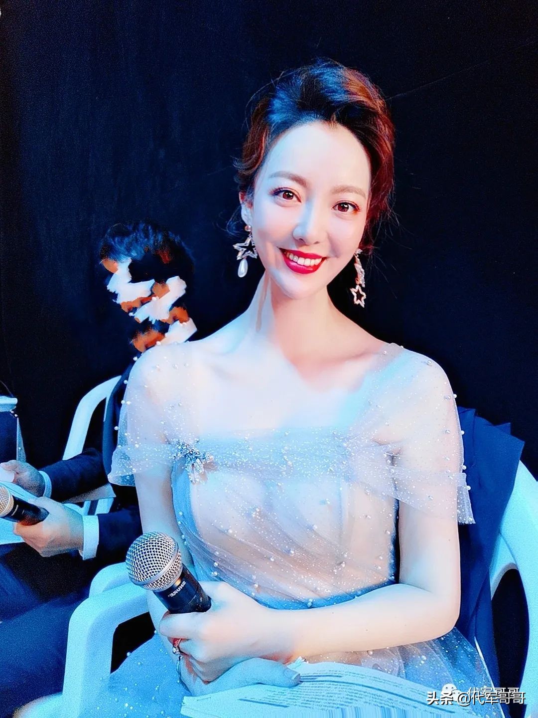 她22岁获选美冠军，嫁给富商生一子，如今35岁婚姻生活很幸福