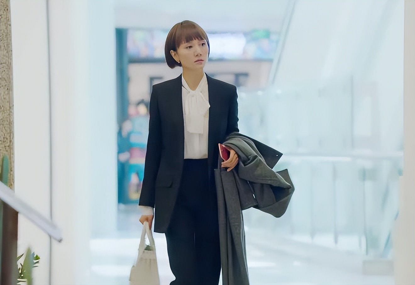 同样饰演职场女精英，把陈数、姚晨和杨颖放在一起，差距就出来了