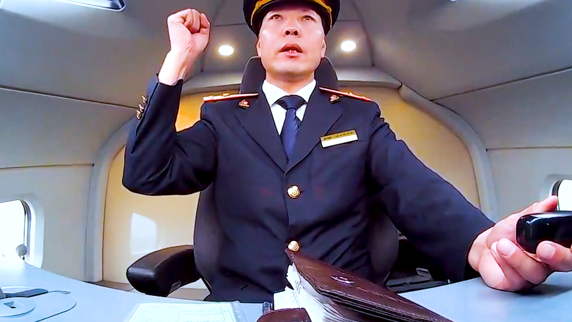 高铁司机每天上班4小时，那月薪有多少？什么样的人才能胜任？