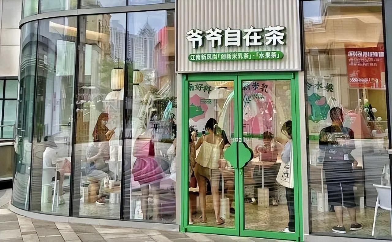 长城汽车回应子公司员工猝死；肯德基首家茶饮店开业丨邦早报