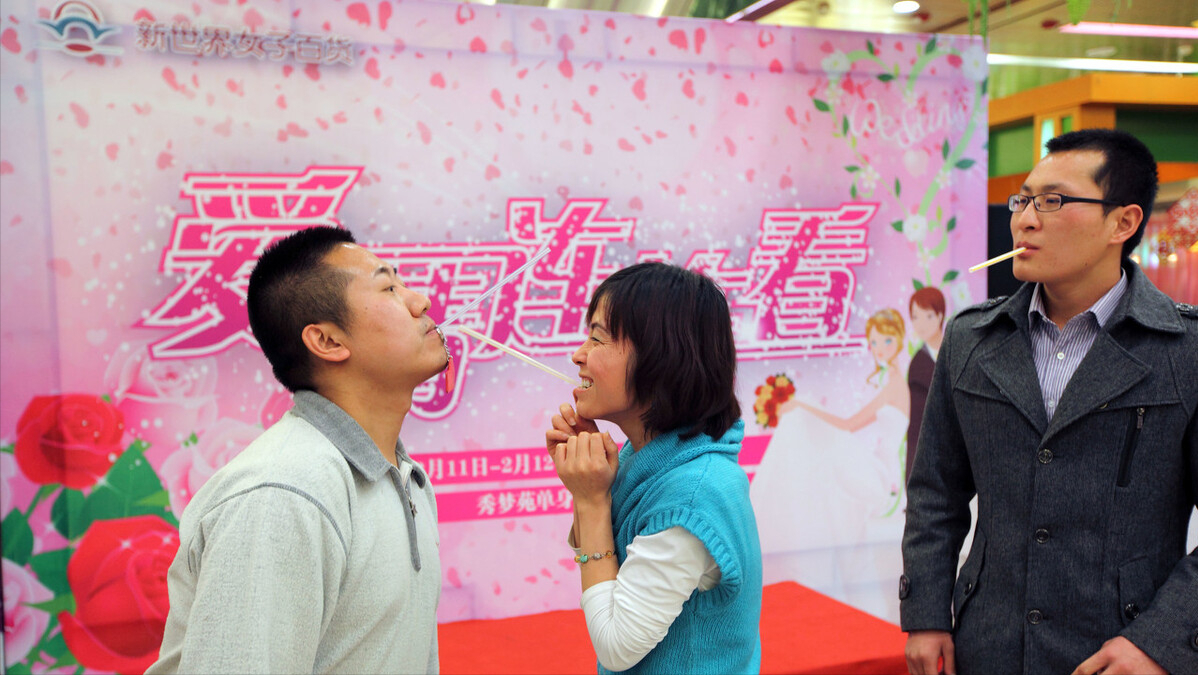 小伙相亲路上救大妈没有想到大妈女儿这么漂亮
