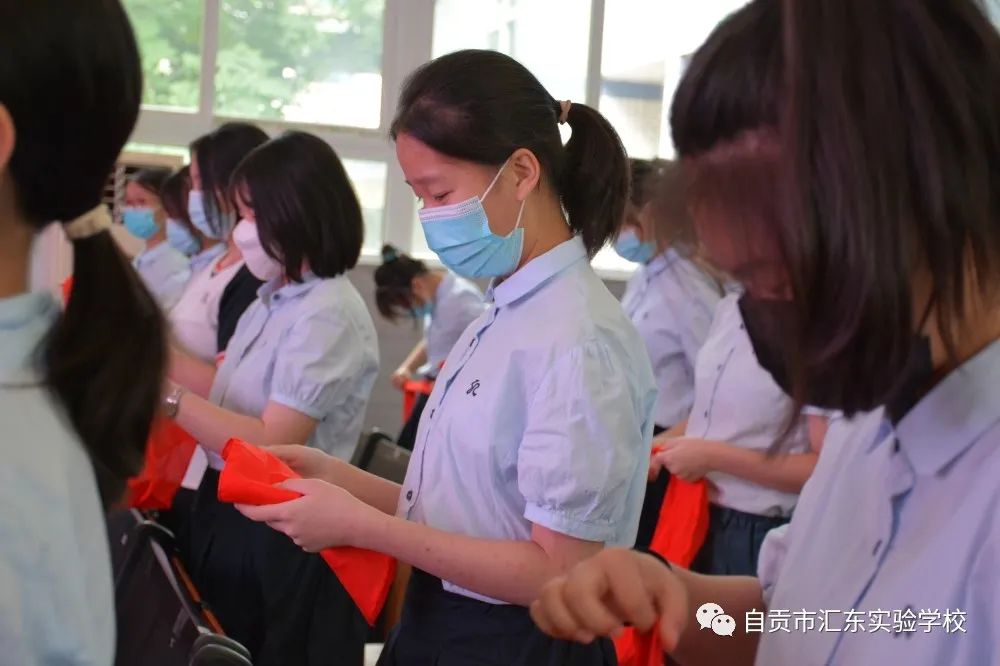 汇东实验学校举行庆祝建团100周年主题团日活动暨离队入团仪式