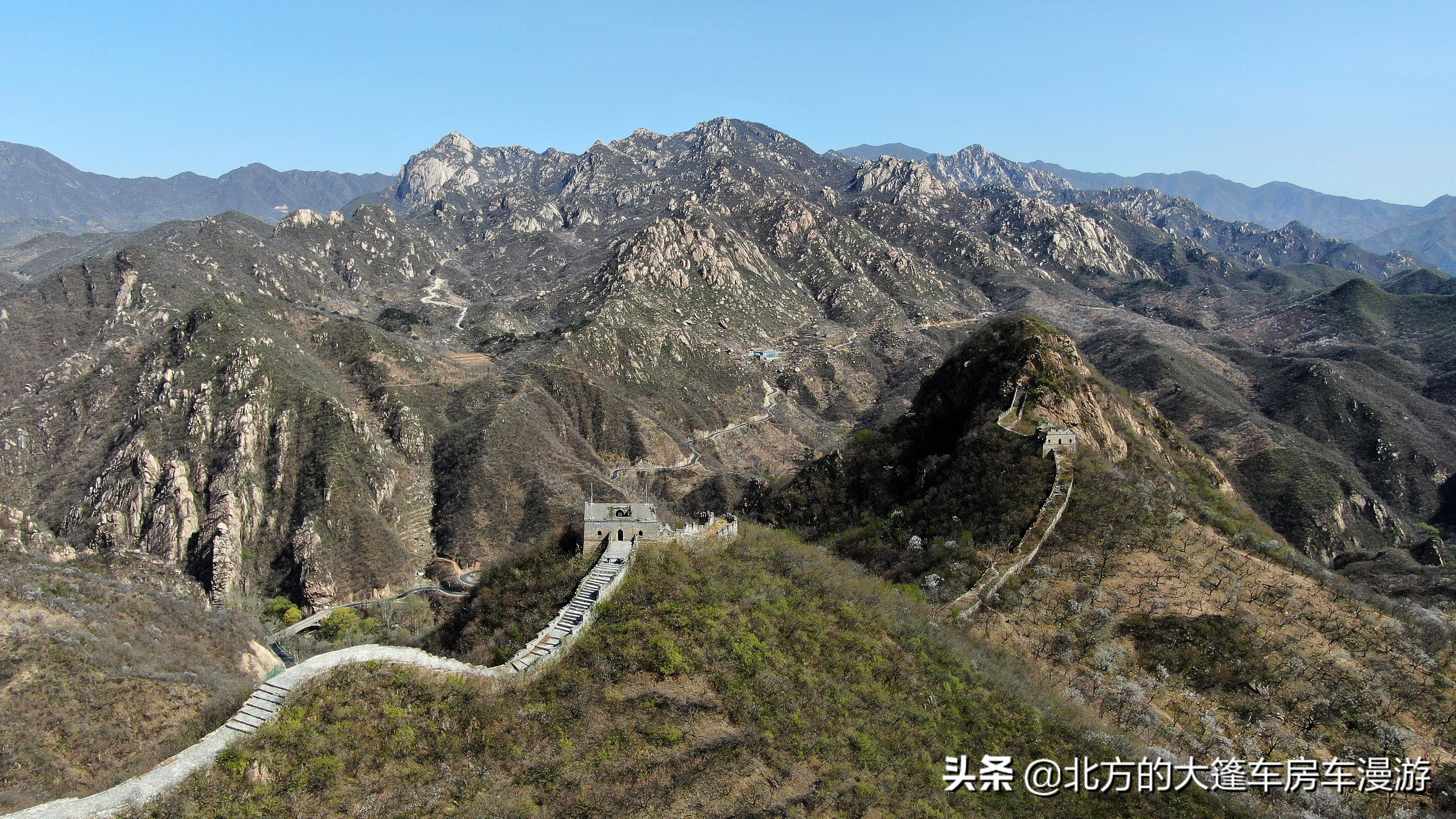 走过北京春天最美的盘山公路去那山桃花盛开的地方——龙泉峪长城