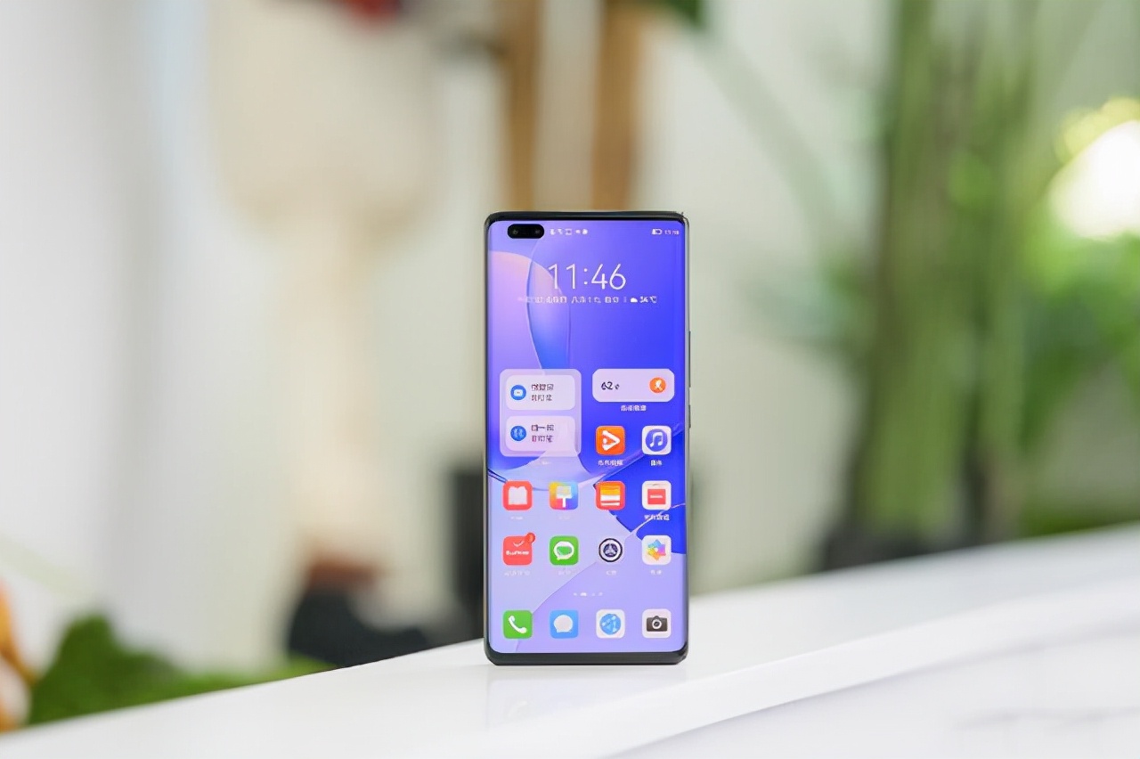 女神节手机推荐：易烊千玺代言、关晓彤也喜欢华为“粉饼盒”？