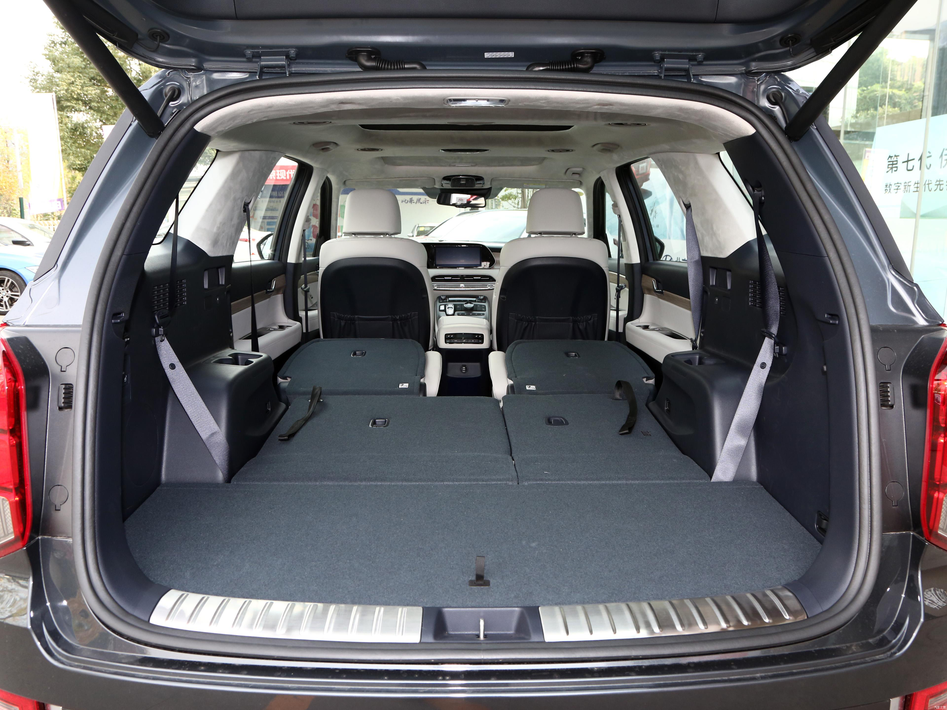 30万左右,配进口6缸发动机,现代旗舰级suv帕里斯帝,性价比之王