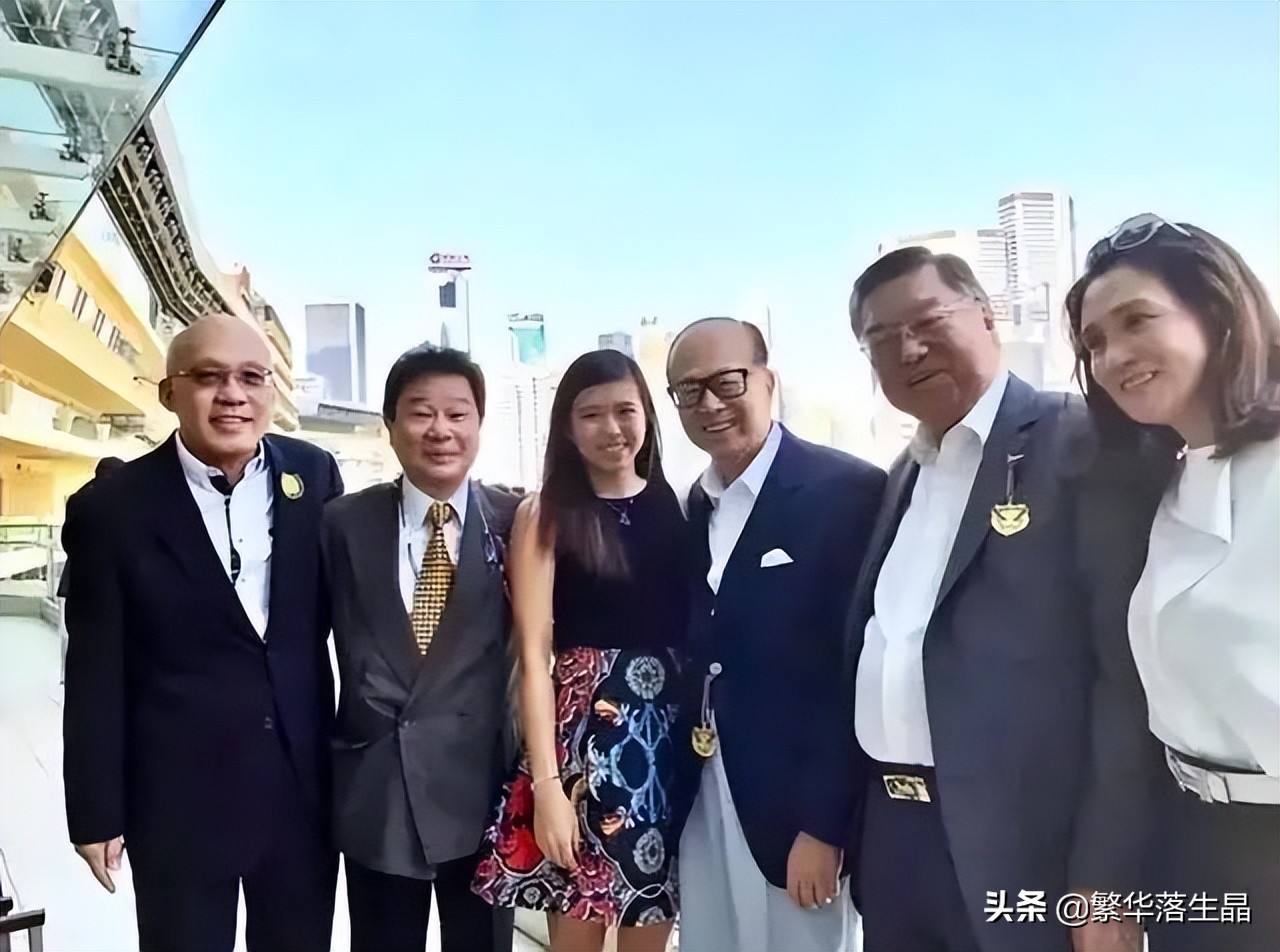 26岁李思德身价超700亿，获李嘉诚力捧，梁洛施三子疑似被边缘化