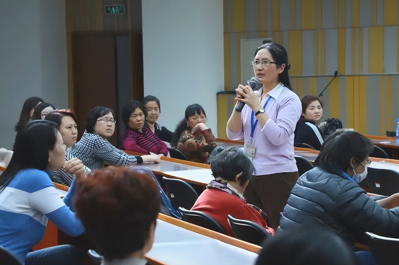 上海某大学副教授年薪曝光！基础工资只占一小部分，学生：比不了