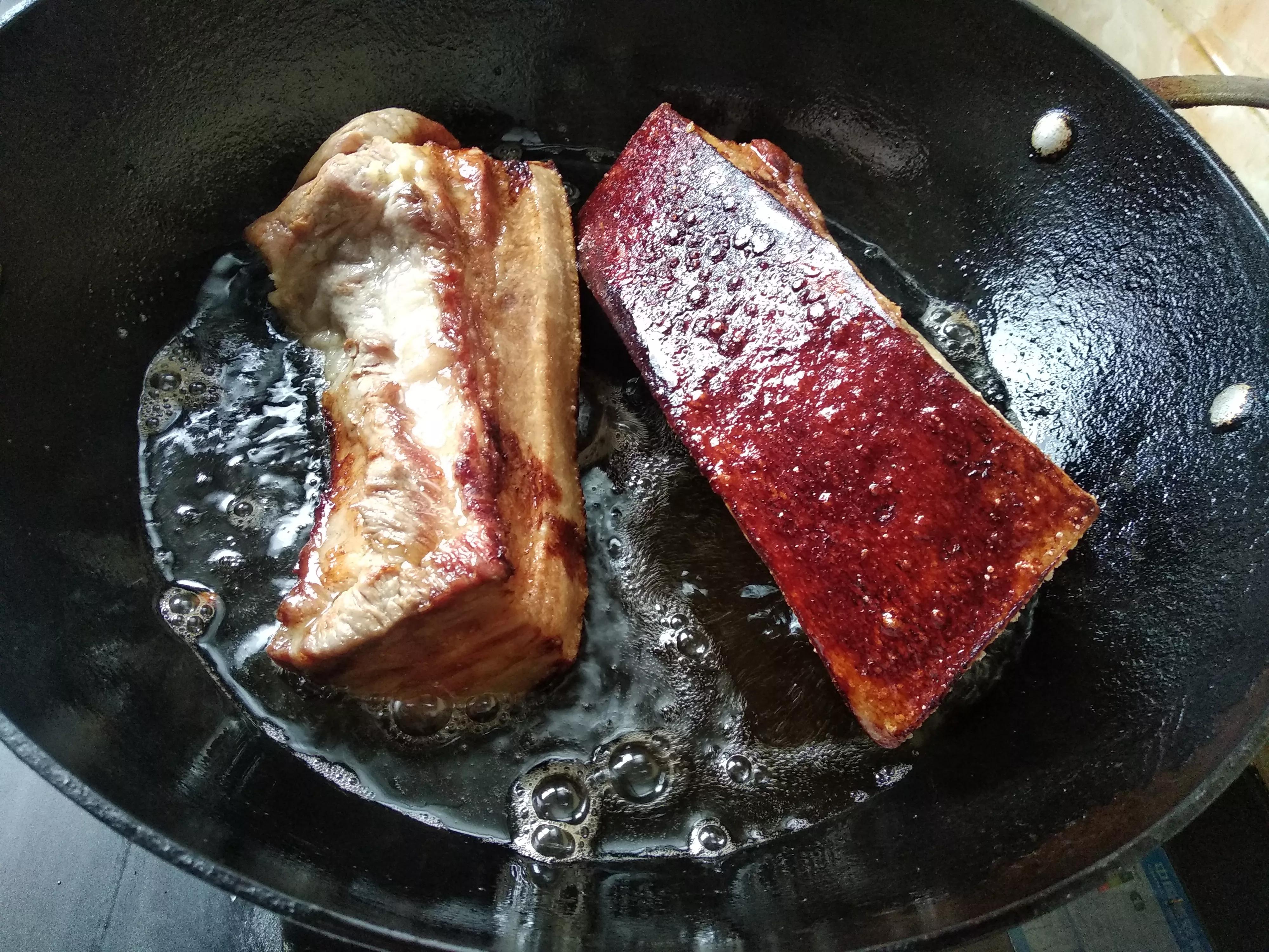 脆皮五花肉怎么做？掌握好简单3步，在家做一样皮脆肉香不油腻