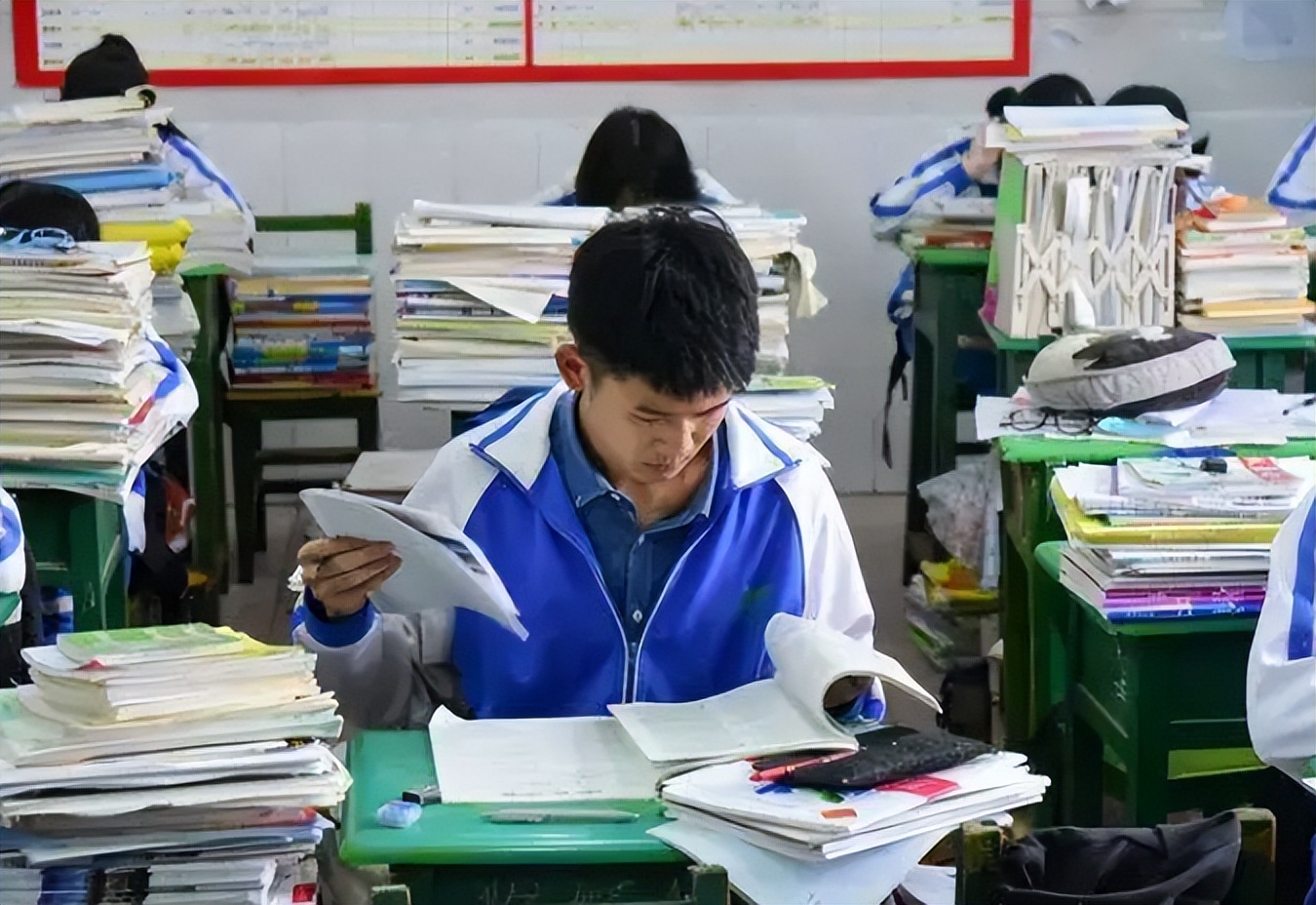 2022高考多少分能上本科？老师坦言“本科线”不是标准，要看排名