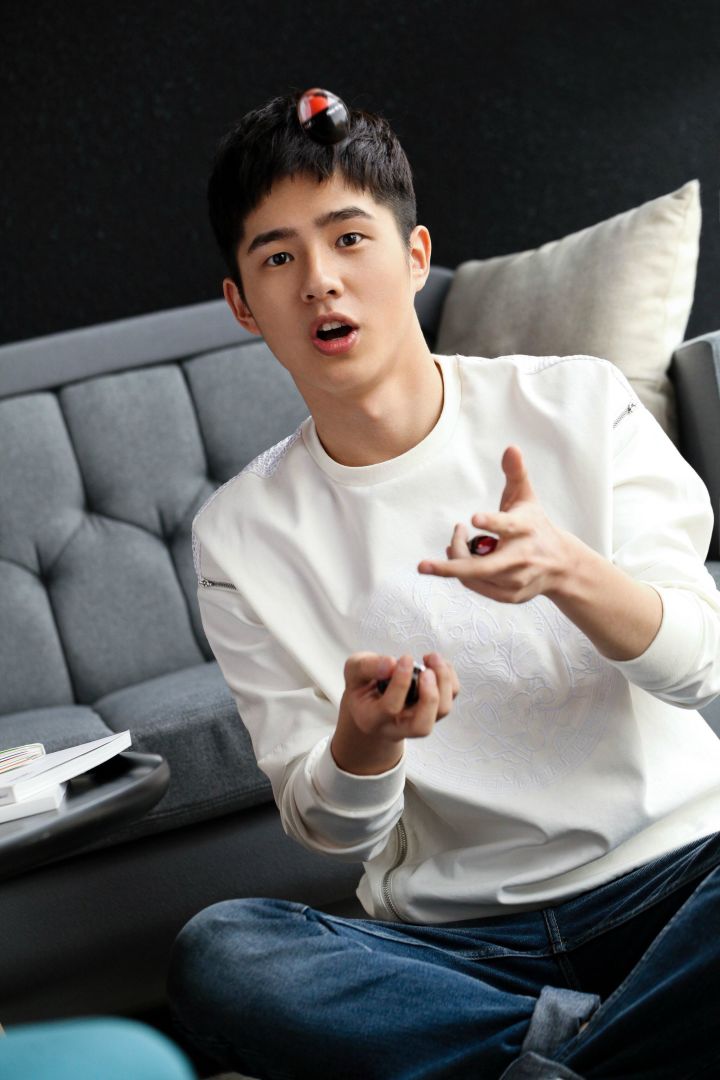 当今娱乐圈十大热门男星未来发展趋势预测：肖战或许“顶流”难保