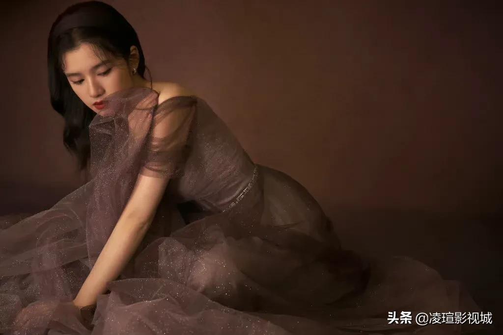 明星壁纸图片分享：张婧仪（1）