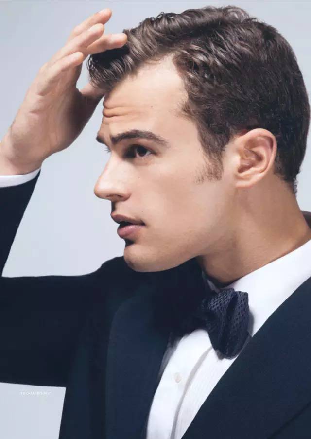 事业下滑八年后再次出发，没想到新剧却被砍了