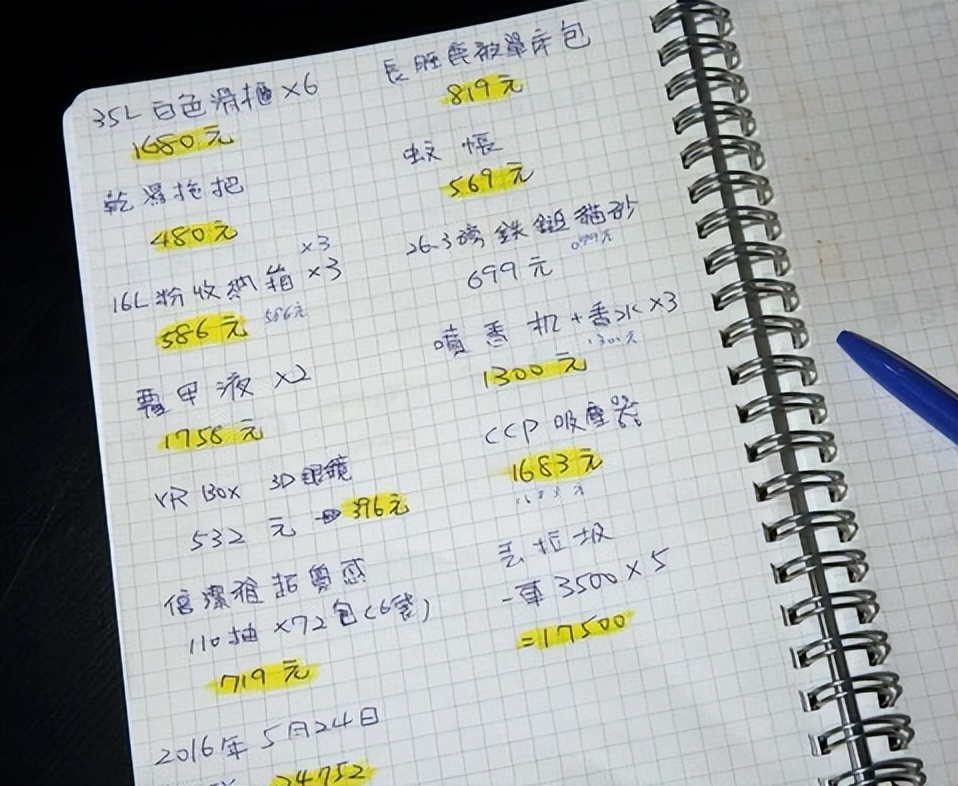 还记得“黑涩会美眉”丫头吗？为了逃离蟑螂房，她用了10年时间