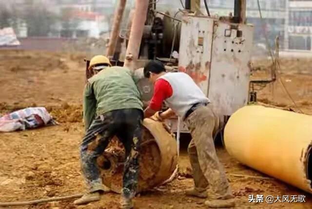 天理不容！儿子为宣泄心中多年积怨，强行将生母硬生生活埋