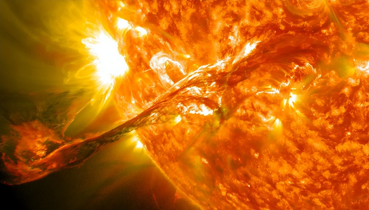 太阳表面5500度,地球都晒热了,为什么太空却接近绝对零度?