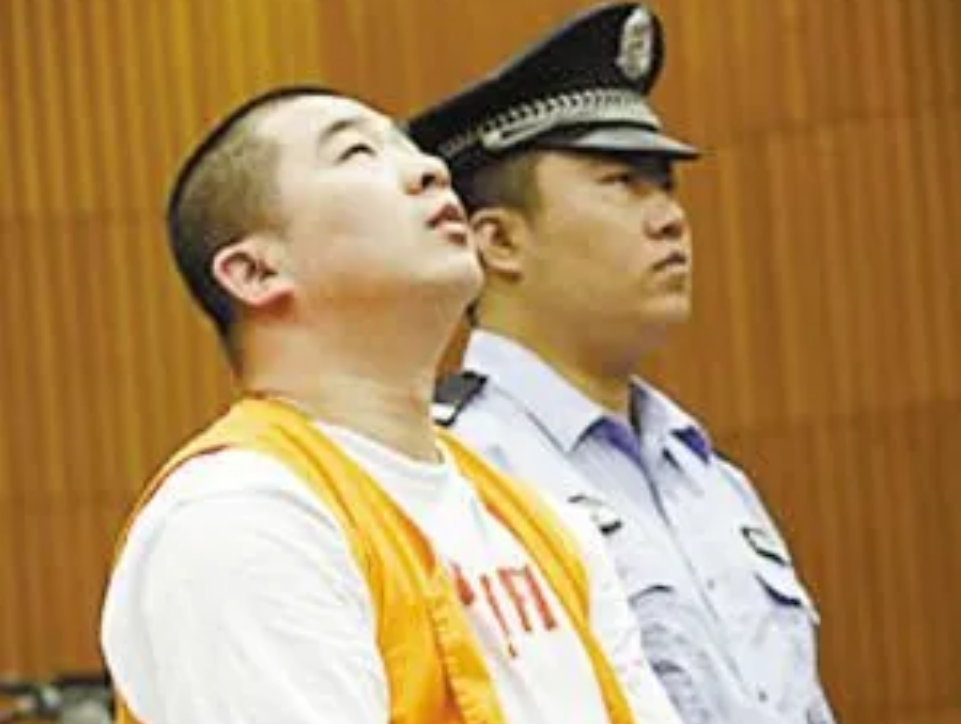 2009年一饭店老板回家后，杀害一家6口，邻居：刚发了600万拆迁款