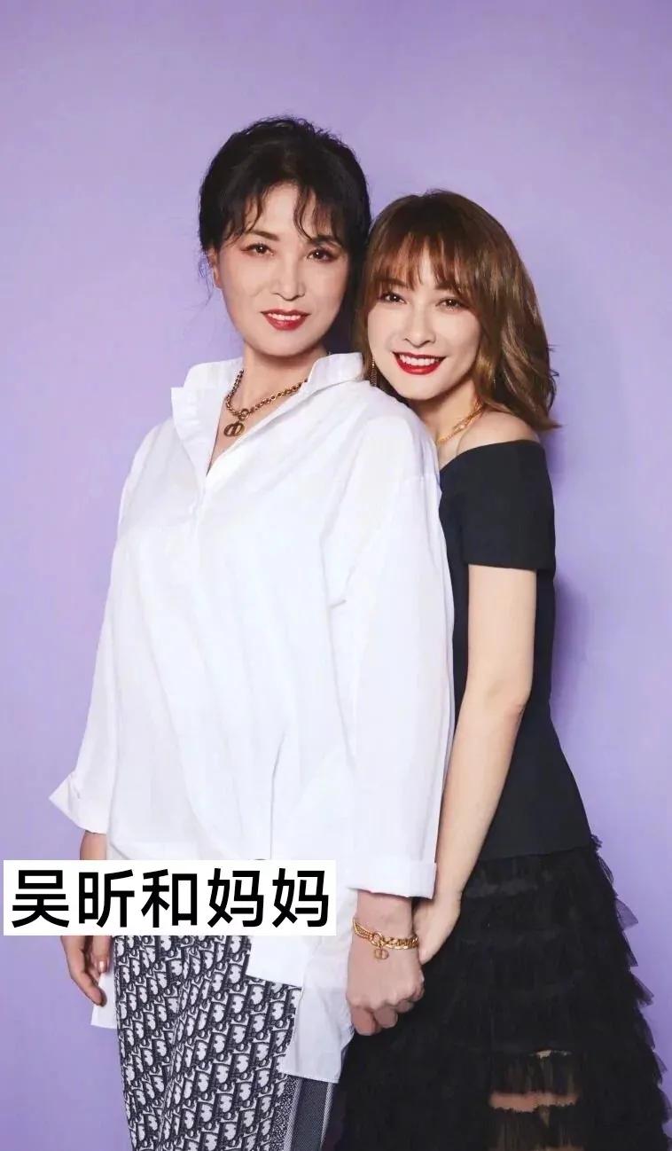 19位女星母女合照，你看谁更像妈妈？
