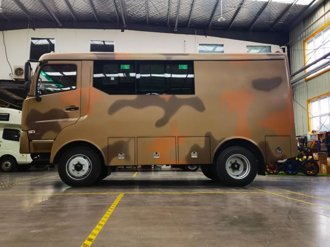 B型房车竟然能有那么大的空间，并且还配有四驱系统，24V双发电机