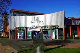 新西兰不仅牛羊肉便宜，居然最利于移民的留学项目，¥10万就能读