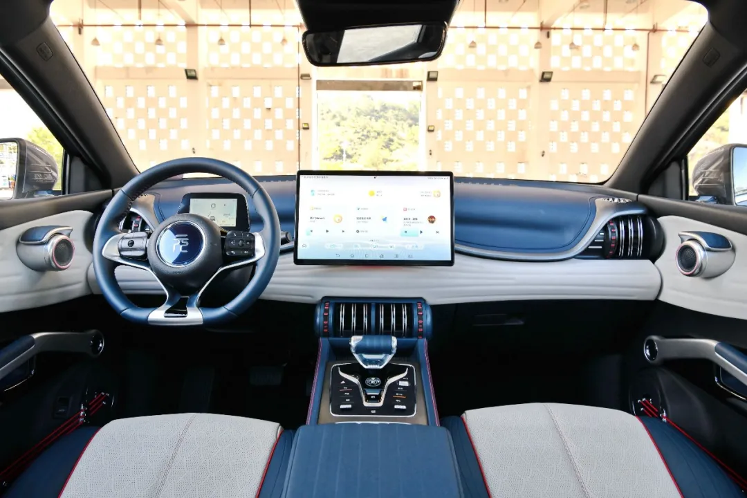 比亚迪最新SUV开启预售，内饰设计超前卫，13万出头可买
