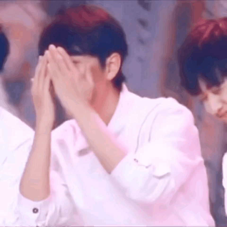 肖战各种深入人心的笑容，尤其是害羞时的笑，看不够啊