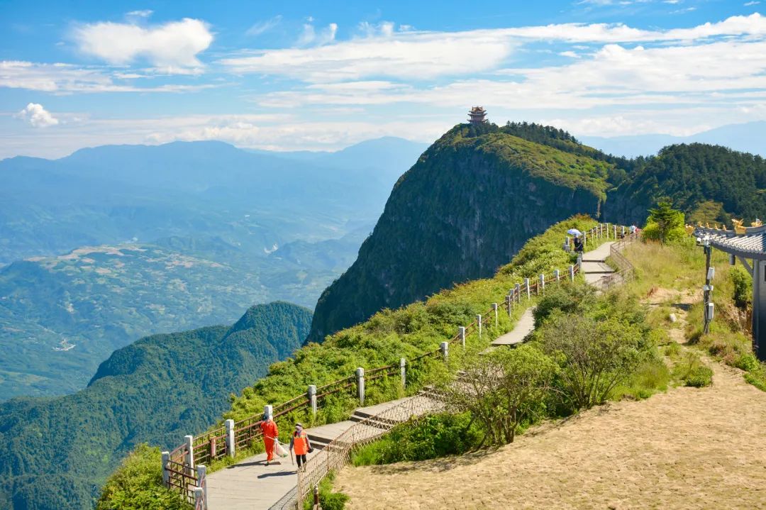 峨眉山推介会在渝举行 诚邀市民前往避暑