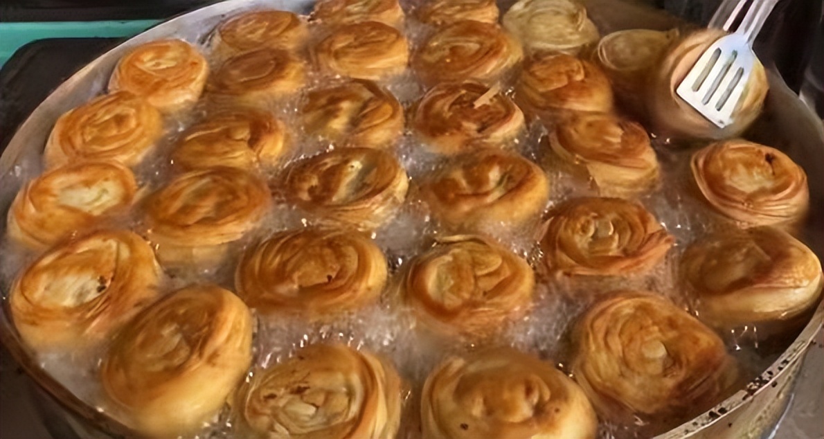 六旬大叔做大火烧亏本,做小火烧轻松年赚二十万,徒弟遍布全国