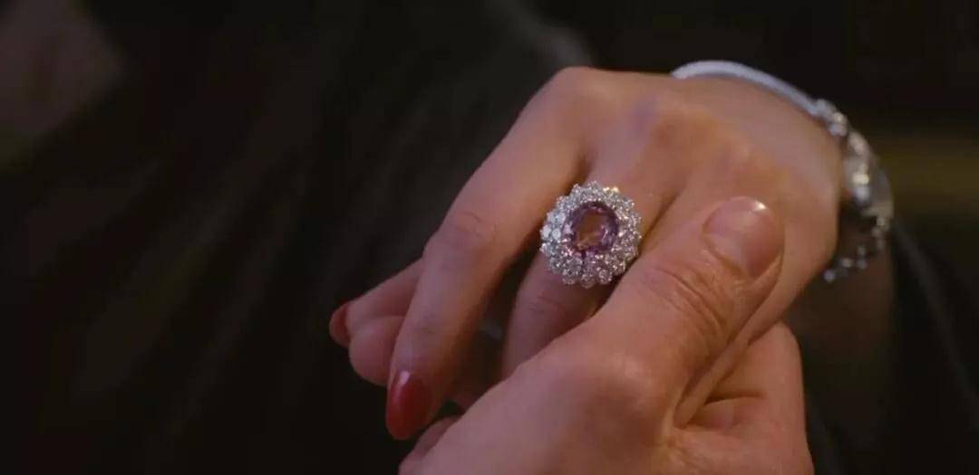 “钻石恒久远”的背后：战争、屠杀、血腥，有的是你想不到的罪恶