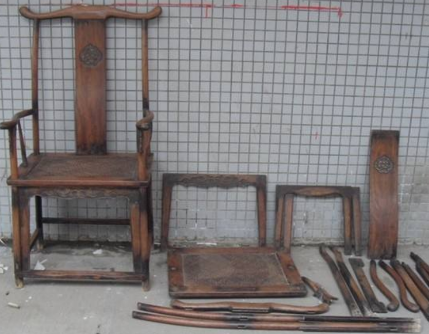 1982年北京一老人捡到两把“破椅子”，29年后，竟拍出2300万天价