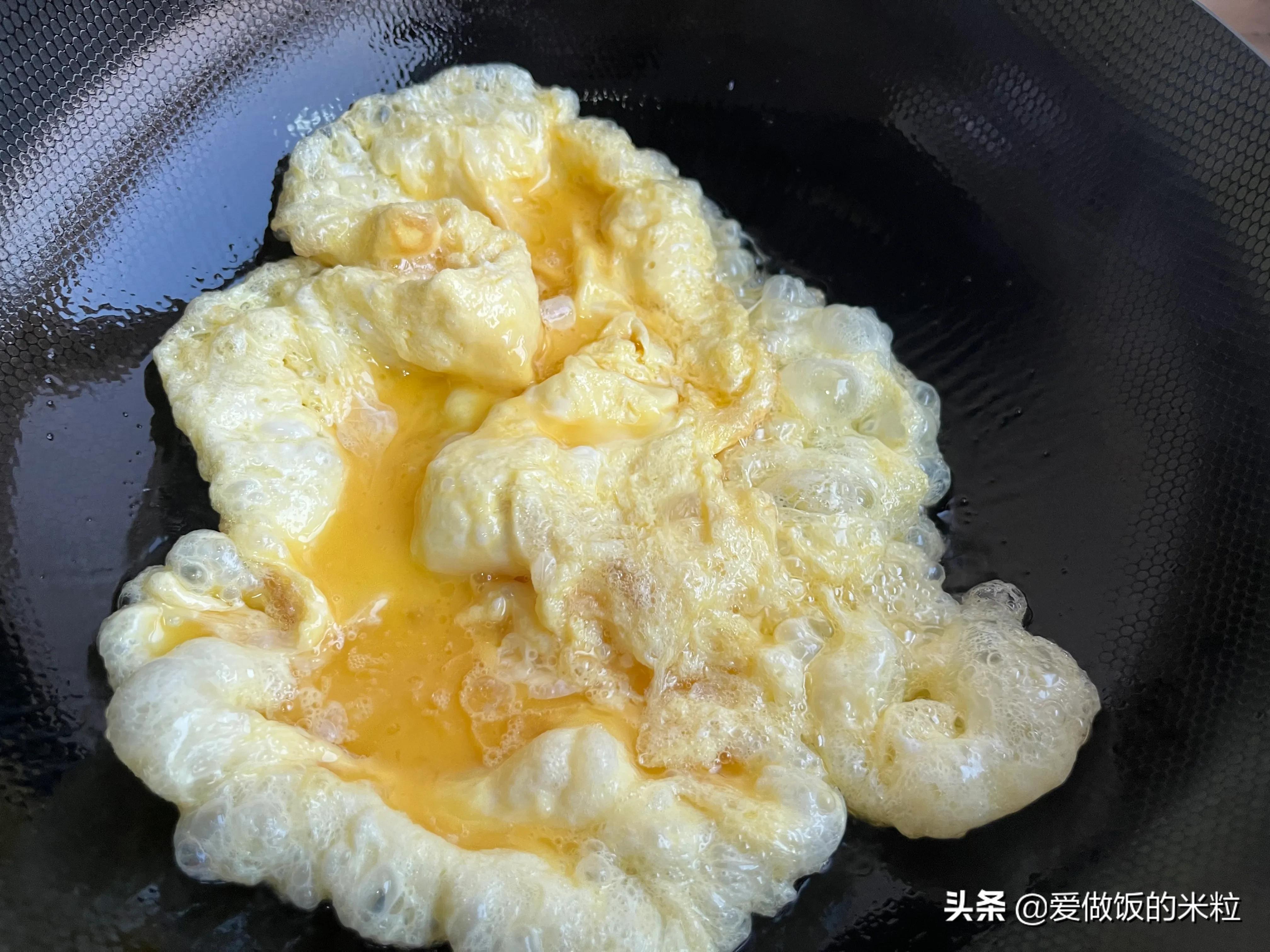 水果辣椒怎么做好吃（彩椒炒鸡蛋的烹饪教程）