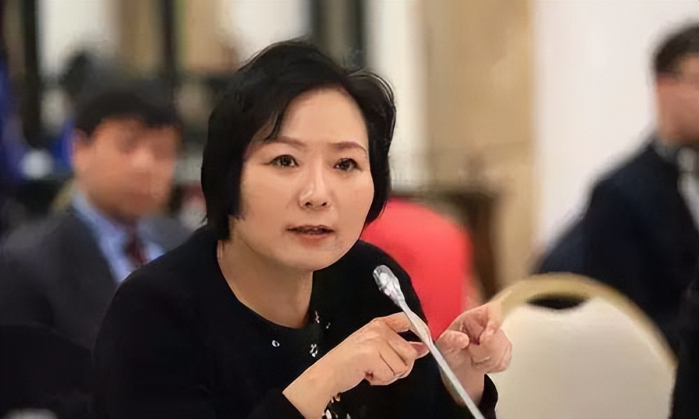 中国最有钱的女房东，一月收租2个亿，分前夫200亿，给女儿500亿