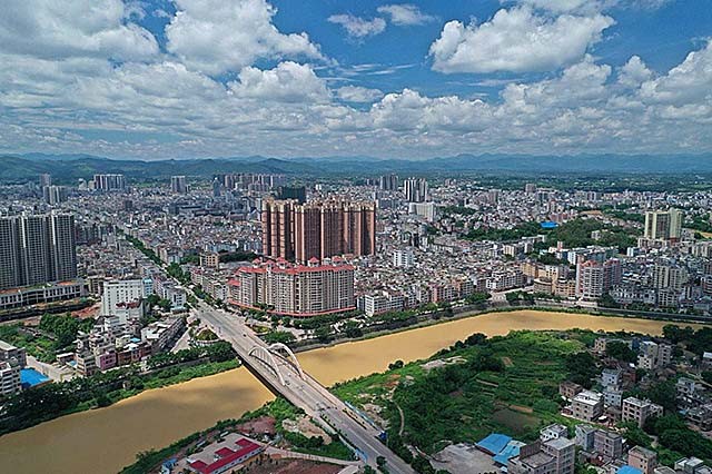 05年审判陈毅锋时欲抹黑执法部门，声称遭受私刑：被吊了15个小时