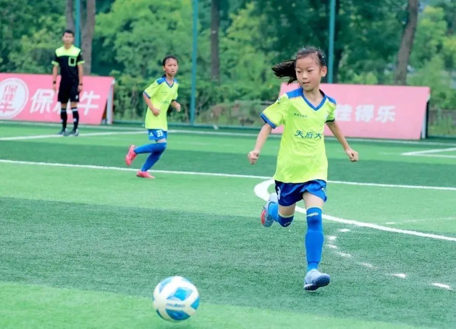 大林小学参加2022年第二届“天府杯”校园足球总决赛取得优异成绩