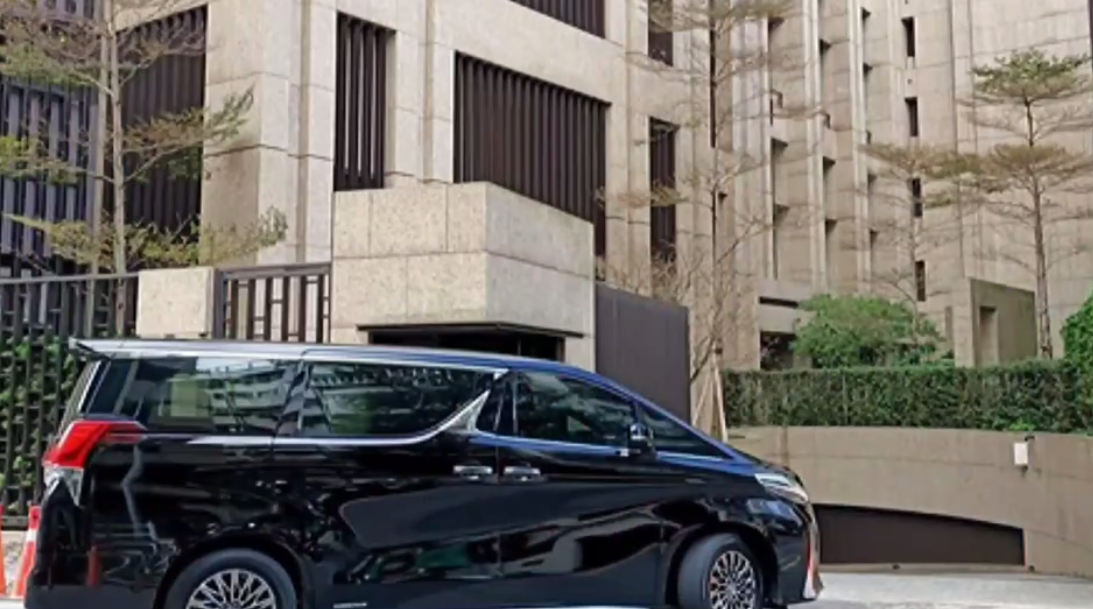 台媒曝王力宏回豪宅陪伴子女，一整天未离开，跟李靓蕾疑似已见面