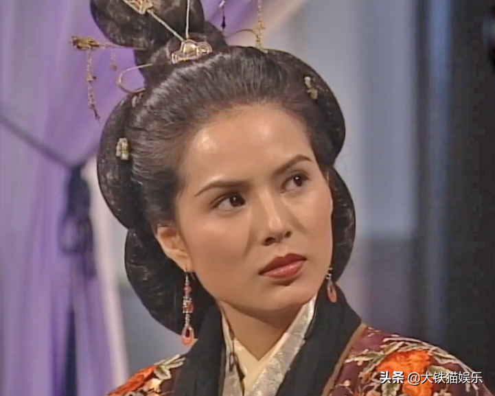6版《天龙八部》李青萝对比：少时不知舅妈美，光顾看神仙姐姐了