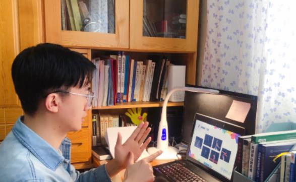 当代大学生封校日常，玩得不亦乐乎，网友：“秀儿”是你吗？