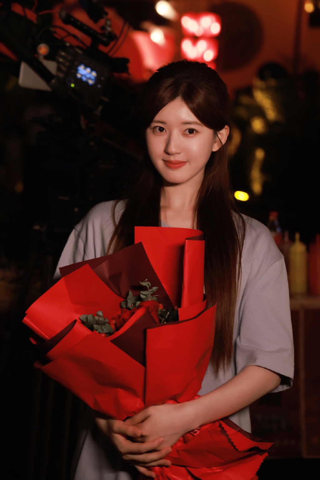 赵露思晒live图随拍美照！各种小表情俏皮可爱 杀青第二天就逛吃