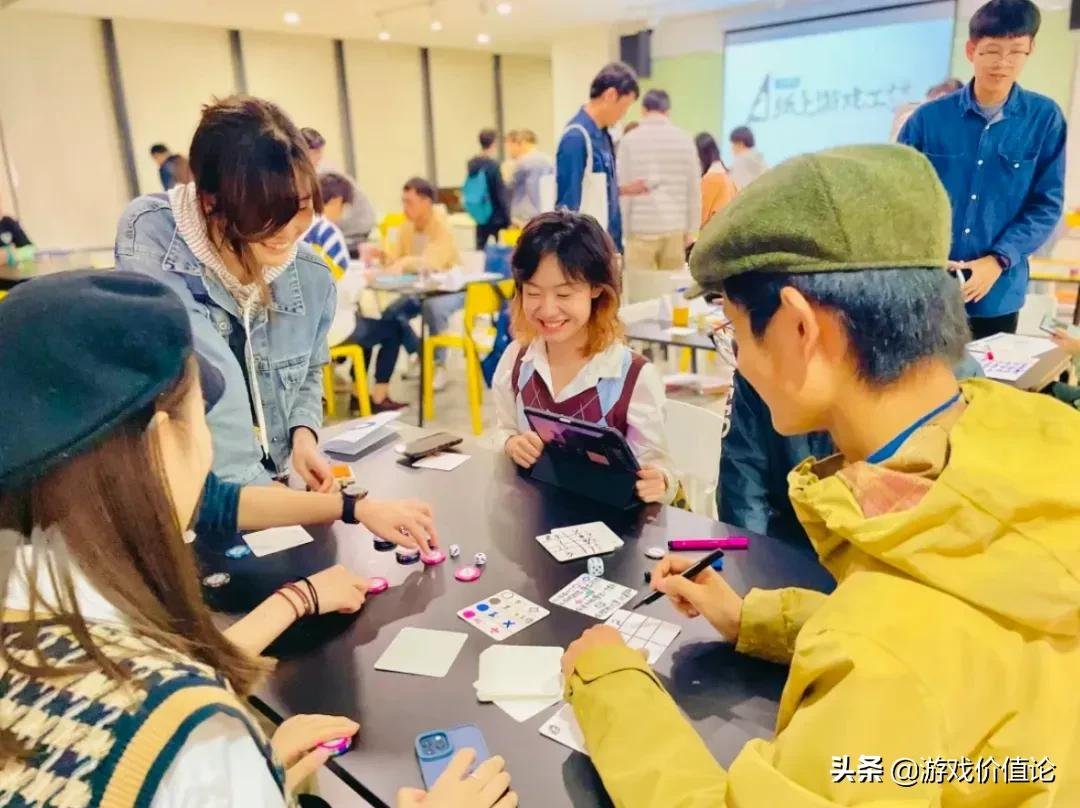 当代大学生的结课报告，可以是一个游戏