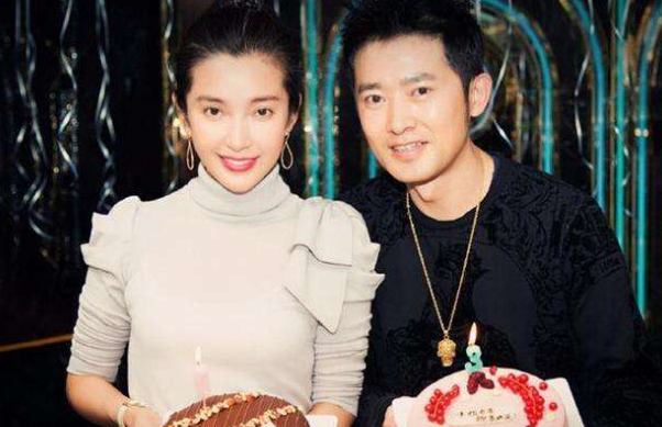 黄晓明杨颖离婚了，当初在结婚典礼上献花的5位明星，现在情况如何呢。