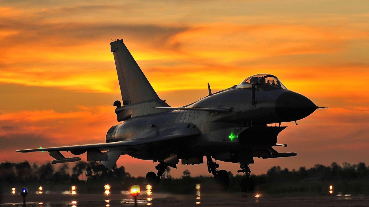 �й��վ������Ǿ�������������F16�ͻ�Ӱ��������10���Ժ�ճ���