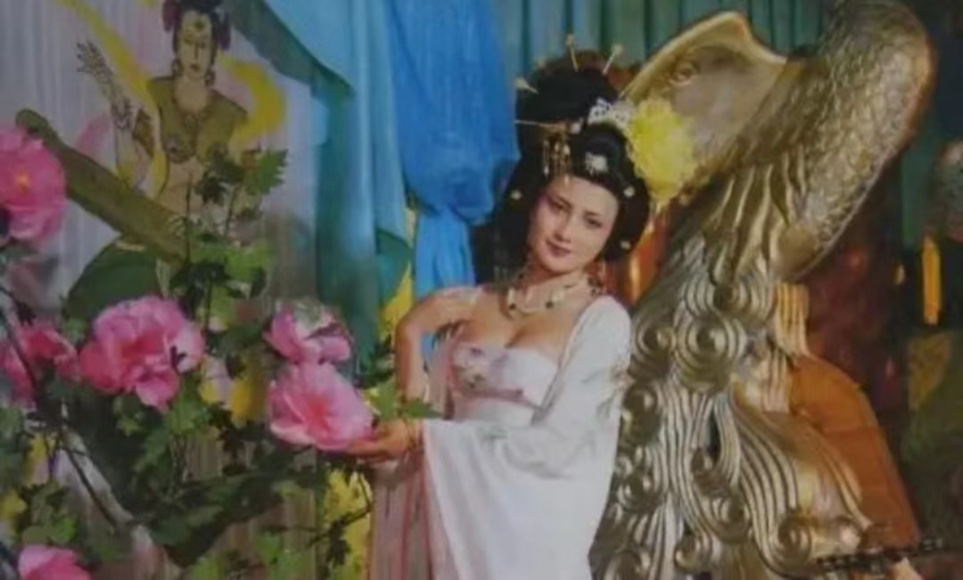 红极一时却突然“消失”的15位明星：林芳兵险毁容，利智为爱息影