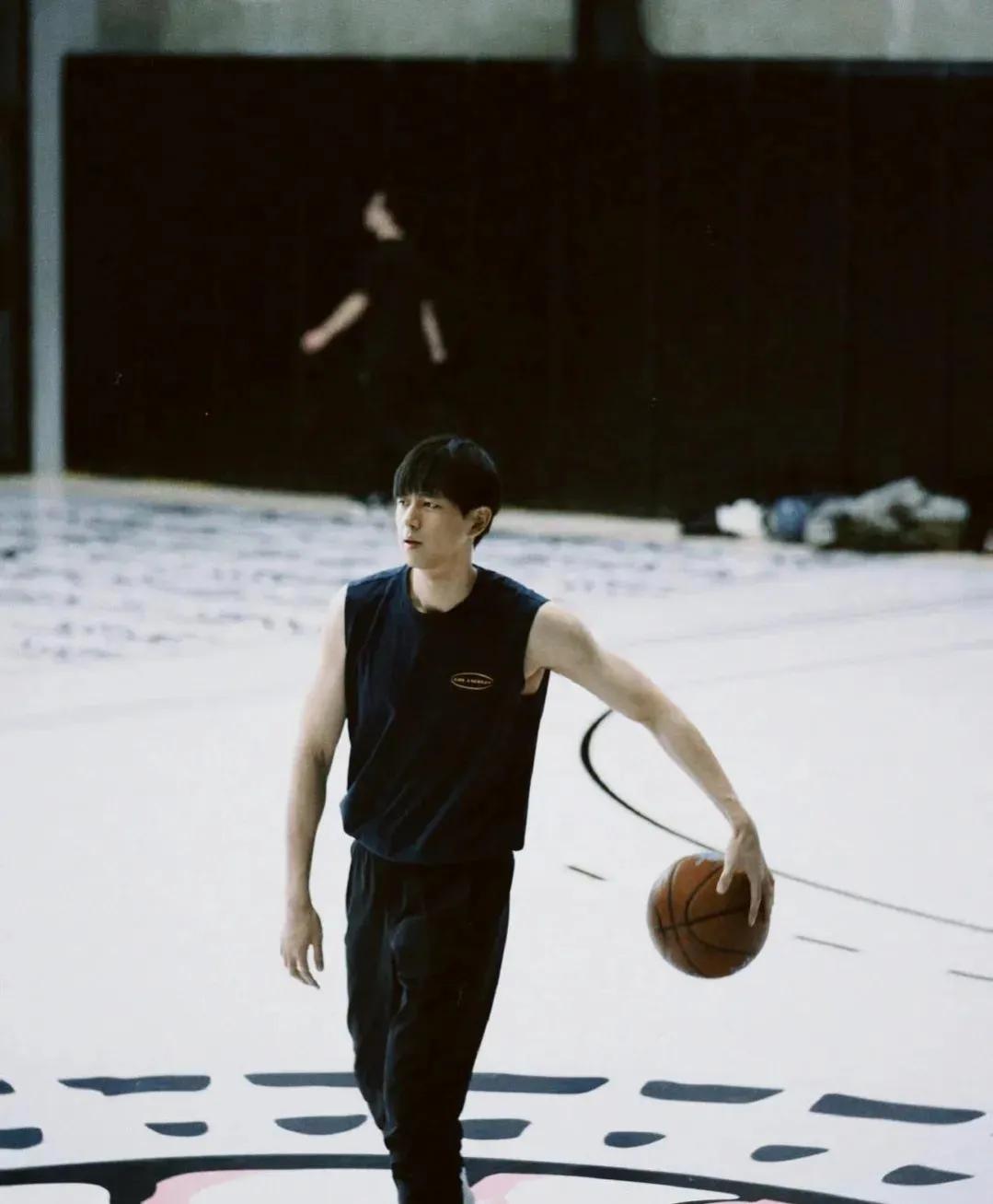 打篮球的男生真的很有魅力！8位男星，谁是你心中的“流川枫”?