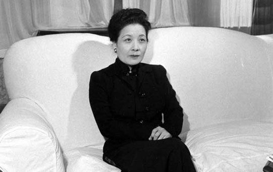 1946年美军横行霸道，强奸名门后代北大女学生，宋美龄如何处理？