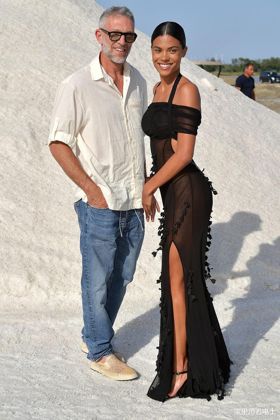 48岁贝嫂衣品不如C罗女友，时装秀比美，被老戏骨的25岁娇妻艳压