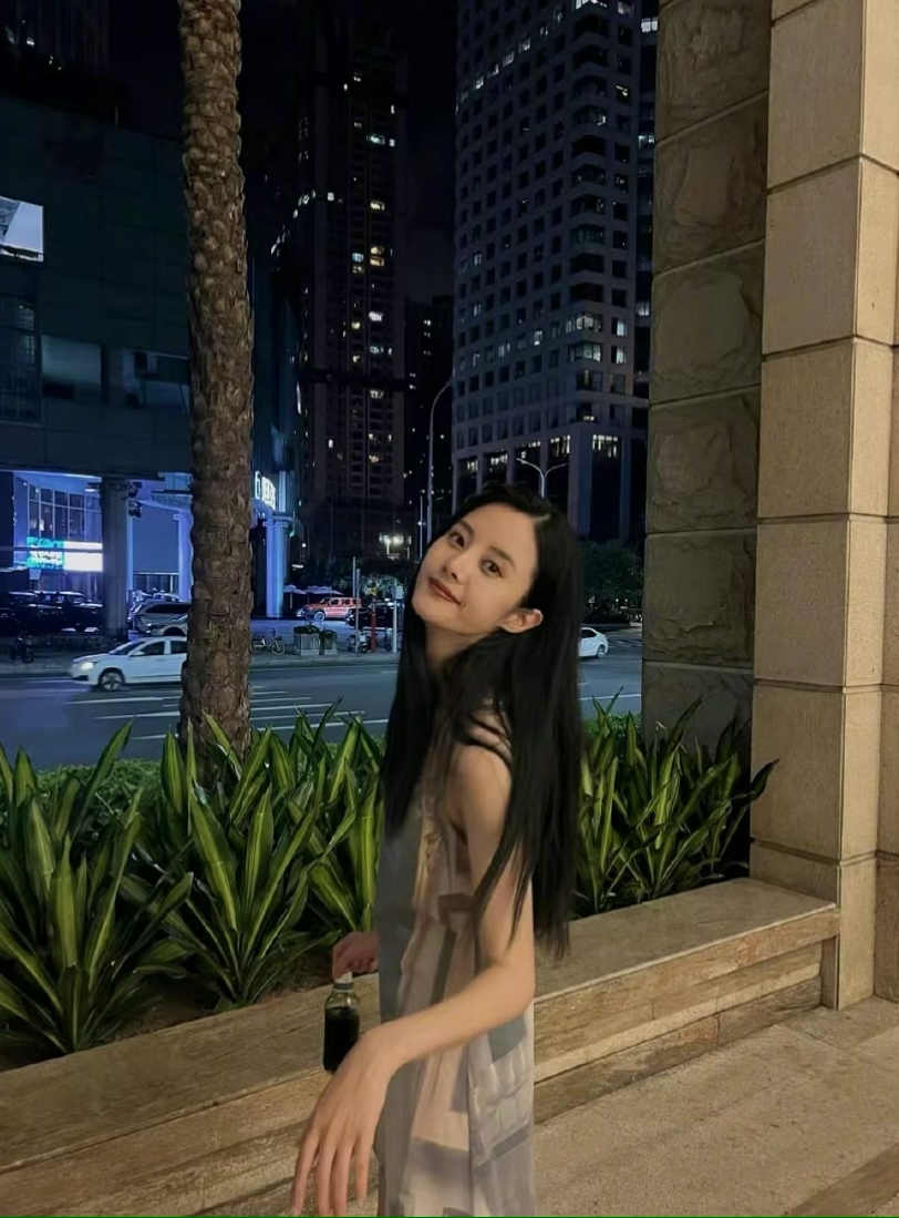 41岁李光洁卡点为老婆庆生，因工作夫妻相隔两地，隋雨蒙独自庆祝