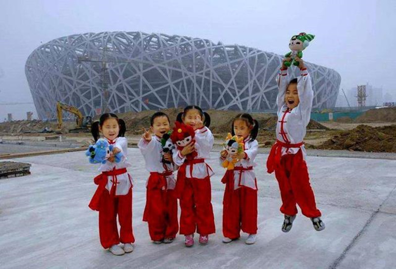 奥运五福娃图片(中国首例五胞胎：真人奥运五福娃，妈妈却坦言如果重选，一个不要)