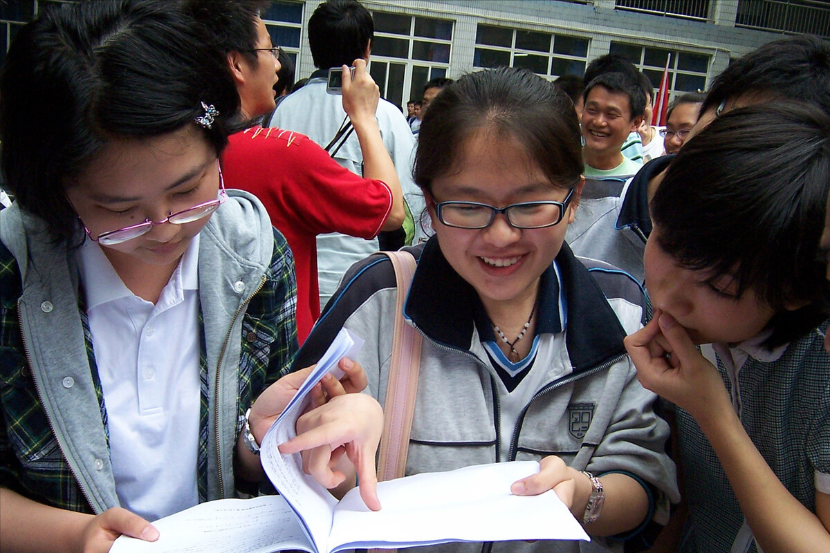 高中生每年花10万补课，高考686分全校第一，等来的却是一片嘲讽