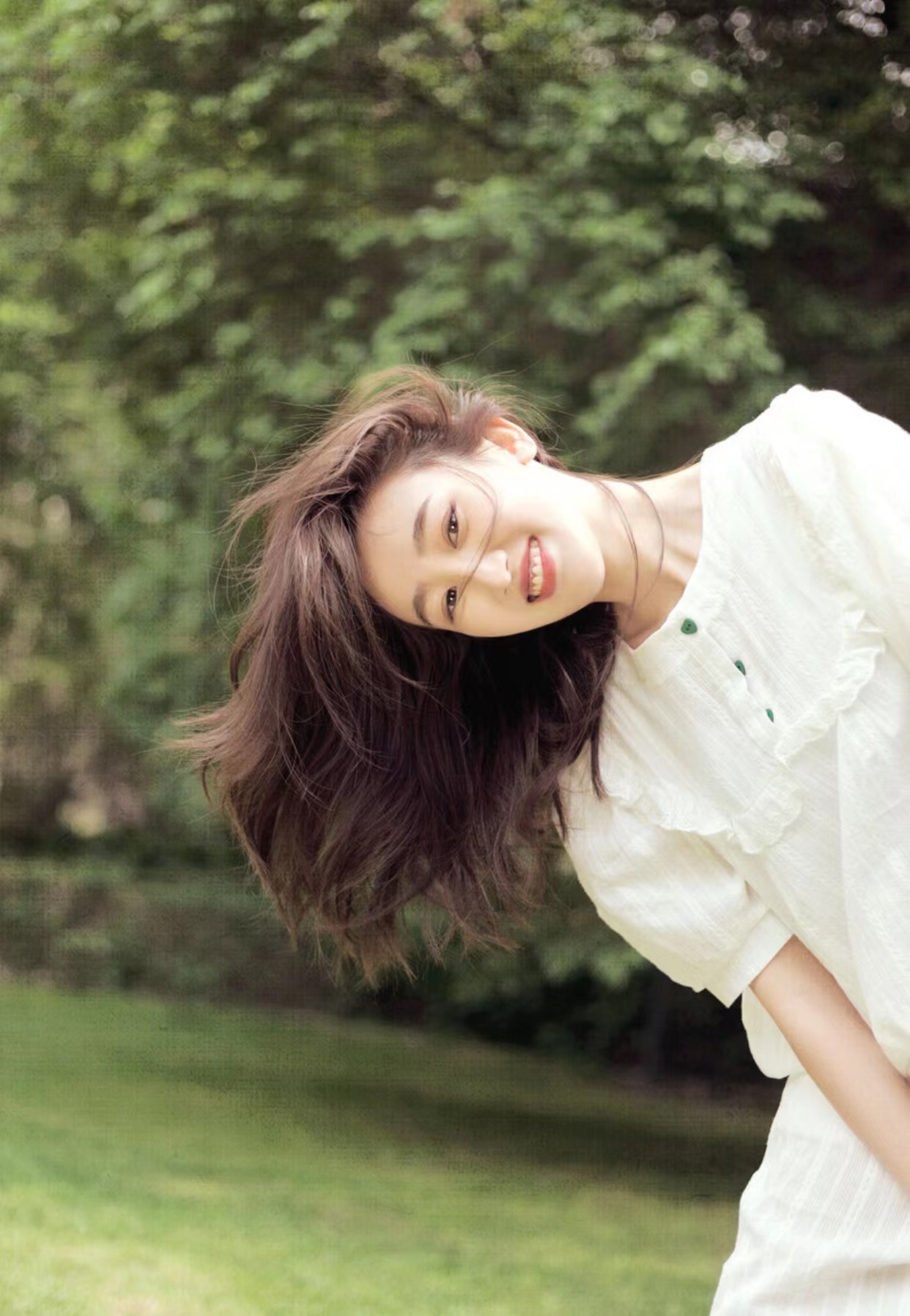 樹林拍照，如何拍得清新漂亮又有氛圍？8個技巧玩轉(zhuǎn)樹林美女人像