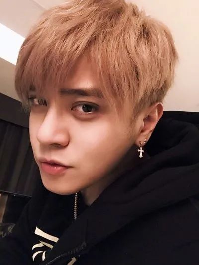 8位私生活混乱的明星，有人当街小便，有人待业在家，星途大毁