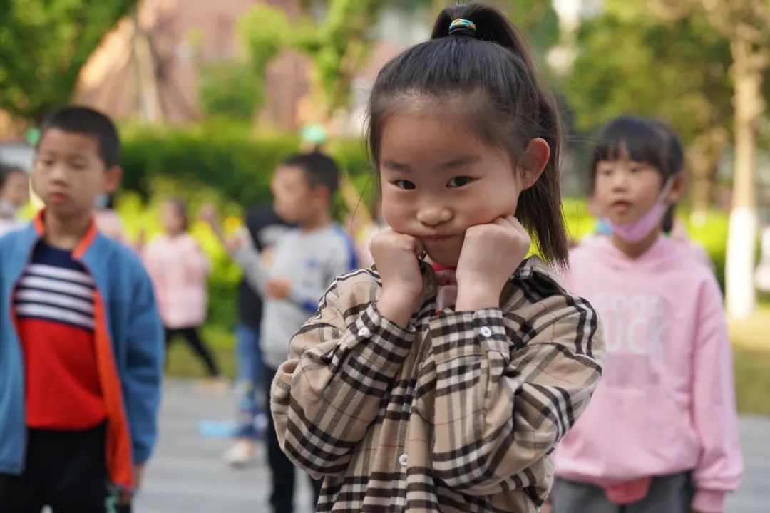 夏花灿烂 定格微笑｜成都高新区中和小学用微笑迎接每一天